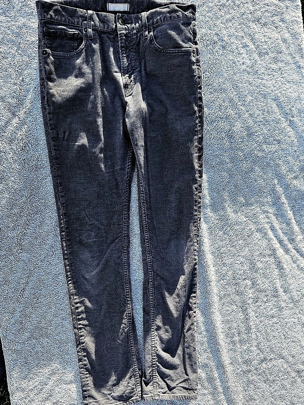 Uniqlo Slim Fit Straight Silhouette Gray Corduroy Waist 30 Inseam 30
